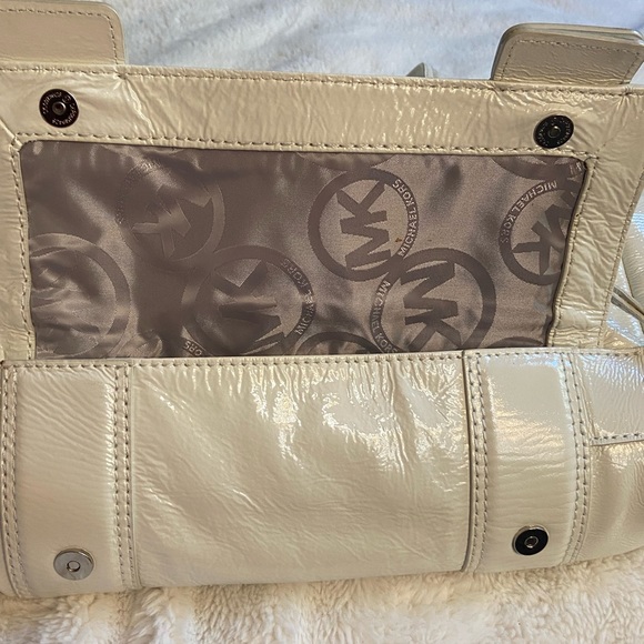 Authentic discontinued Michael Kors patent leather tote. - Picture 2 of 10